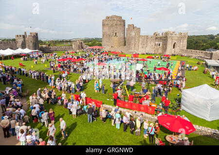 Pembroke, Wales, UK. 7th September, 2016. BBC Antiques Roadshow at Pembroke Castle. Crowds attending the filming on a breezy but dry day. 7th Sept 2016. Credit:  Derek Phillips/Alamy Live News Stock Photo