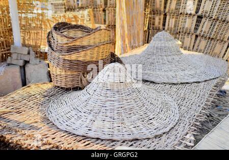 Cairo, Egypt. 7th Sep, 2016. Straw-traditional products are seen, in Cairo, Egypt, on September 7, 2016 Credit:  Amr Sayed/APA Images/ZUMA Wire/Alamy Live News Stock Photo