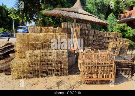 Cairo, Egypt. 7th Sep, 2016. Straw-traditional products are seen, in Cairo, Egypt, on September 7, 2016 Credit:  Amr Sayed/APA Images/ZUMA Wire/Alamy Live News Stock Photo