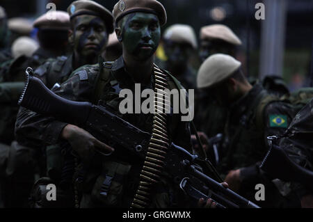 Sao Paulo, Brazil. 7th Sep, 2016. Soldiers take part in a parade held in commemoration of Brazil's 194th Independence Day in Sao Paulo, Brazil, on Sept. 7, 2016. Credit:  Rahel Patrasso/Xinhua/Alamy Live News Stock Photo