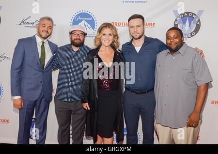 New York, NY, USA. 07th Sep, 2016. (L-R) Osmany Rodriguez, Bobby Moynihan, Rita Wilson, Taran Killam and Kenan Thompson attend the 'Brother Nature' New York Premiere at Regal E-Walk 13 on September 7, 2016 in New York City. Credit:  Raymond Hagans/Media Punch/Alamy Live News Stock Photo