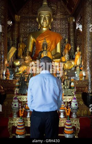 Luang Prabang, Laos. 8th September, 2016. U.S President Barack Obama pauses during a tour of the Wat Xieng Thong Buddhist Temple September 7, 2016 in Luang Prabang, Laos. Obama is in Laos for the ASEAN Summit. Credit:  Planetpix/Alamy Live News Stock Photo