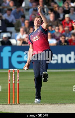 Matt Coles in bowling action for Kent - Essex Eagles vs Kent Spitfires - Friends Life T20 Cricket at the Ford County Ground, Chelmsford, Essex - 20/06/12 Stock Photo