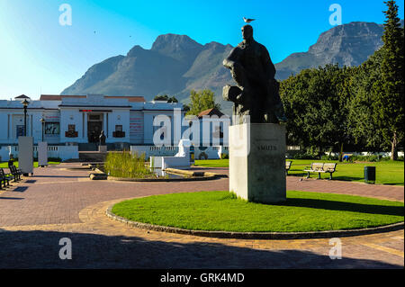 South Africa, Cape Town. The Company's Garden in central Cape Town was originally created in the 1650s. Statue of Jan Christian Smuts. Stock Photo