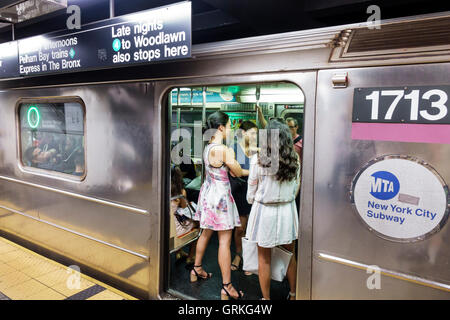 New York City,NY NYC Manhattan,Union Square,street 14th Street-Union Square,subway,station,MTA,platform,6 train,riders,passenger passengers rider ride Stock Photo