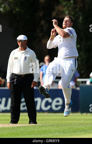 Matt Coles in bowling action for Hampshire - Essex CCC vs Hampshire CCC - LV County Championship Division Two Cricket at Castle Park, Colchester, Essex - 14/07/14 Stock Photo