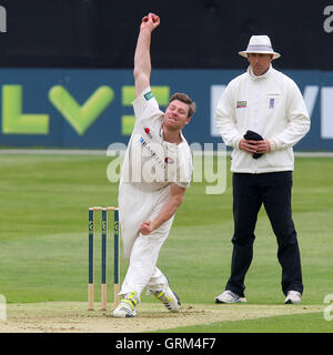 Matt Coles in bowling action for Kent - Essex CCC vs Kent CCC - LV County Championship Division Two Cricket at the Essex County Ground, Chelmsford - 22/05/13 Stock Photo