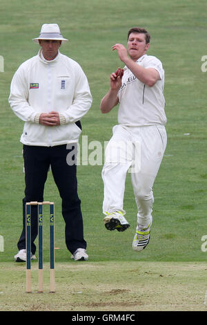 Matt Coles in bowling action for Kent - Essex CCC vs Kent CCC - LV County Championship Division Two Cricket at the Essex County Ground, Chelmsford - 22/05/13 Stock Photo