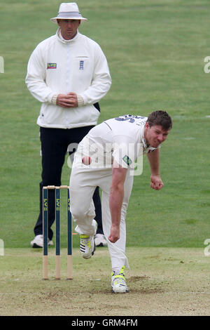 Matt Coles in bowling action for Kent - Essex CCC vs Kent CCC - LV County Championship Division Two Cricket at the Essex County Ground, Chelmsford - 22/05/13 Stock Photo