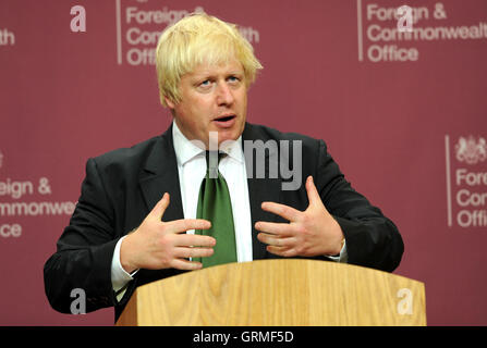 Foreign Secretary Boris Johnson talks to the media during a press briefing with with former Prime Minister Dr Riyad Farid Hijab, the leader of the High Negotiations Committee of the Syrian Opposition (HNC) following a meeting with representatives of the Syrian opposition and foreign ministers from across the world, at the Foreign and Commonwealth Office in central London. Stock Photo