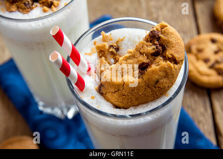 Ted Williams the man with the golden voice, creates The Golden Voice  Milkshake at Millions of Milkshakes in West Hollywood. Ingredients include  strawberries, bananas, Oreo cookies, and non-dairy ice cream. A portion