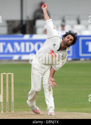 Kabir Ali of Worcestershire - Essex CCC vs Worcestershire CCC - - Friendly Match at Ford County Ground, Chelmsford, 13/04/07 Stock Photo