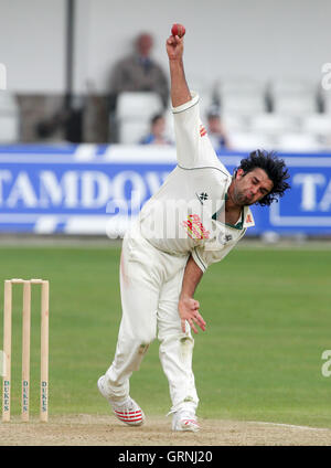 Kabir Ali of Worcestershire - Essex CCC vs Worcestershire CCC - - Friendly Match at Ford County Ground, Chelmsford, 13/04/07 Stock Photo