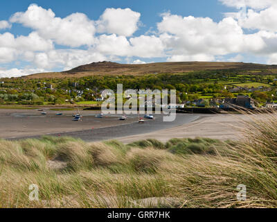 The town of Newport (Trefdraeth) below Mynydd Carningli in Pembrokeshire, viewed across Newport Sands and the river Nevern Stock Photo