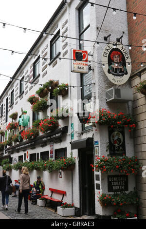 The Duke of York pub in Commercial Court, The Cathedral Quarter, Belfast, Northern Ireland Stock Photo