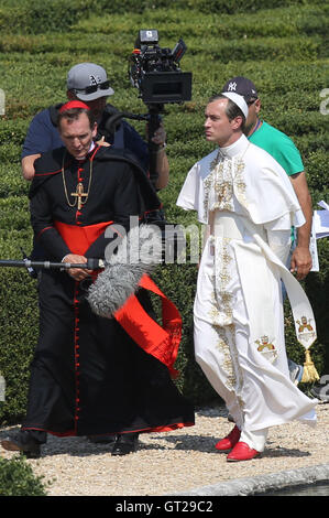 Jude Law on the set The young Pope Stock Photo