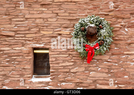 Snow-covered Christmas wreath and window, Hopi House, the Village, Grand Canyon National Park, Arizona USA Stock Photo