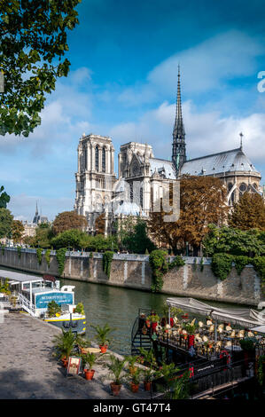 Paris (75) 5e arr. Quai de Montebello, river Seine, Cathedral  Notre Dame de Paris. France Stock Photo