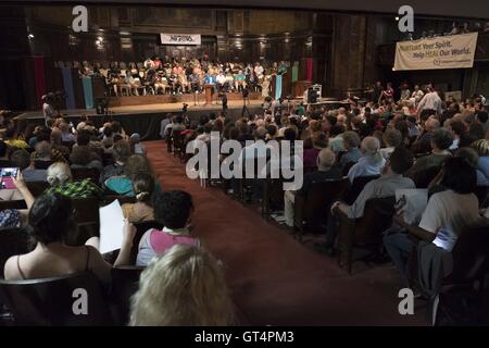 Chicago, Illinois, USA. 8th Sep, 2016. Presidential candidate Dr. Jill Stein for the Green Party, talks about her platform to a crowd of supporters at the Preston Bradley Center in Chicago. Credit:  Rick Majewski/ZUMA Wire/Alamy Live News Stock Photo