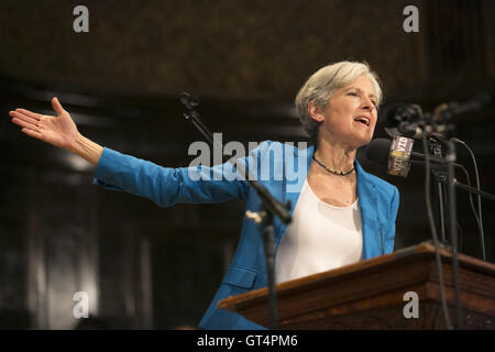 Chicago, Illinois, USA. 8th Sep, 2016. Presidential candidate Dr. Jill Stein for the Green Party, talks about her platform to a crowd of supporters at the Preston Bradley Center in Chicago. Credit:  Rick Majewski/ZUMA Wire/Alamy Live News Stock Photo