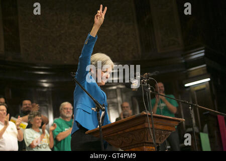 Chicago, Illinois, USA. 8th Sep, 2016. Presidential candidate Dr. Jill Stein for the Green Party, talks about her platform to a crowd of supporters at the Preston Bradley Center in Chicago. Credit:  Rick Majewski/ZUMA Wire/Alamy Live News Stock Photo