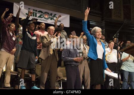 Chicago, Illinois, USA. 8th Sep, 2016. Presidential candidate Dr. Jill Stein for the Green Party, talks about her platform to a crowd of supporters at the Preston Bradley Center in Chicago. Credit:  Rick Majewski/ZUMA Wire/Alamy Live News Stock Photo