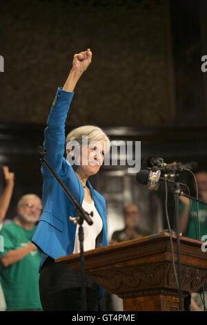 Chicago, Illinois, USA. 8th Sep, 2016. Presidential candidate Dr. Jill Stein for the Green Party, talks about her platform to a crowd of supporters at the Preston Bradley Center in Chicago. Credit:  Rick Majewski/ZUMA Wire/Alamy Live News Stock Photo