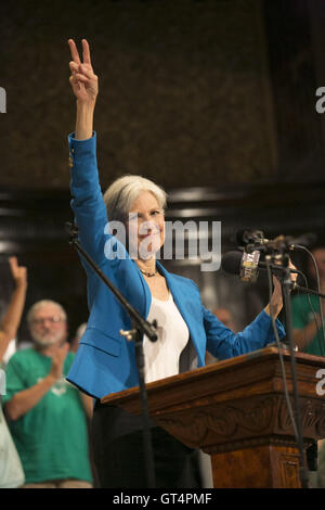 Chicago, Illinois, USA. 8th Sep, 2016. Presidential candidate Dr. Jill Stein for the Green Party, talks about her platform to a crowd of supporters at the Preston Bradley Center in Chicago. Credit:  Rick Majewski/ZUMA Wire/Alamy Live News Stock Photo