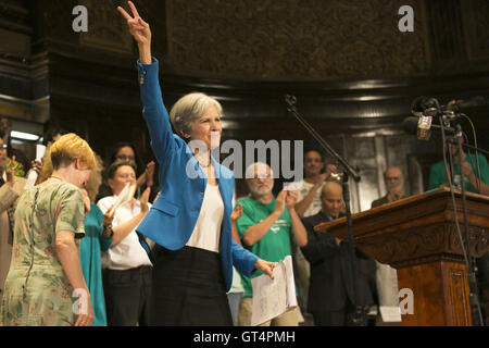 Chicago, Illinois, USA. 8th Sep, 2016. Presidential candidate Dr. Jill Stein for the Green Party, talks about her platform to a crowd of supporters at the Preston Bradley Center in Chicago. Credit:  Rick Majewski/ZUMA Wire/Alamy Live News Stock Photo