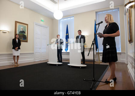 Tallinn, Estonia, 9th September 2016. Estonian Prime Minister Taavi Roivas (R) and President of the European Council Donald Tusk (L) adresses the media after their meeting at Steenbok House. The main topics of their meeting will be the future of the European Union after the Brexit   as well as the Estonian politic situation regarding the Presidential election.  Estonia will host the the Presidency of the Council of the European Union in the second half of 2017, this for the first time. Credit:  Nicolas Bouvy/Alamy Live News Stock Photo