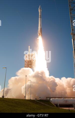 A United Launch Alliance Atlas V rocket with the NASA OSIRIS-REx spacecraft lifts off from Space Launch Complex 41 September 8, 2016 at Cape Canaveral Air Force Station, Florida. The OSIRIS-REx will be the first U.S. mission to sample an asteroid, retrieve at least two ounces of surface material and return it to Earth for study. Stock Photo