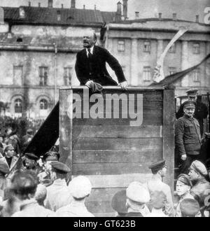 Lenin addressing a crowd in Sverdlov Square, Moscow