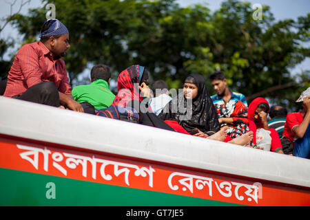 Dhaka, Bangladesh. 09th Sep, 2016. Thousands riding the roof of a train at Airport Railway Station in Dhaka to celebrate the Eid-ul-Azha with their families back home in towns and villages. Eid-ul-Azha holidaymakers overcrowded the Airport Railway Station. Credit:  Nayan Kumar/Pacific Press/Alamy Live News Stock Photo