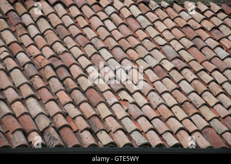 Roof shingles. Red roof shingles. Italy Stock Photo - Alamy