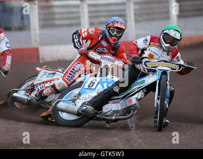 Heat 2 - Moore (green), Mills (blue) - Lakeside Hammers vs Swindon Robins - Sky Sports Elite League at Arena Essex, Purfleet - 17/08/07 Stock Photo