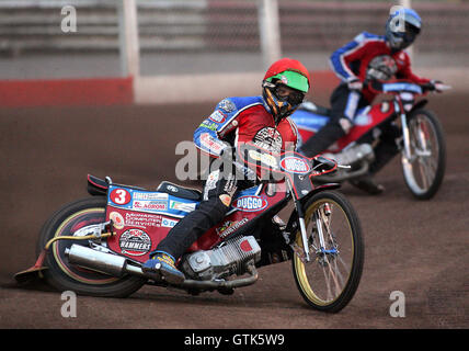 Heat 3 - Kasprzak (red), Lanham (blue) - Lakeside Hammers vs Swindon Robins - Sky Sports Elite League at Arena Essex, Purfleet - 17/08/07 Stock Photo