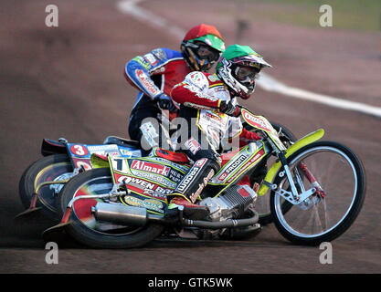 Heat 5 - Adams (green), Kasprzak (red) - Lakeside Hammers vs Swindon Robins - Sky Sports Elite League at Arena Essex, Purfleet - 17/08/07 Stock Photo