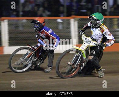 Heat 14 - Lanham (red), Gjedde (green) - Lakeside Hammers vs Swindon Robins - Sky Sports Elite League at Arena Essex, Purfleet - 17/08/07 Stock Photo