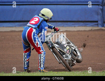 Heat 1 - Dean Barker crashes out - Reading Bulldogs vs Lakeside Hammers - Elite League Speedway at Smallmead, Reading- 23-04-07 - IMAGES USED WILL BE INVOICED AT STANDARD RATES Stock Photo