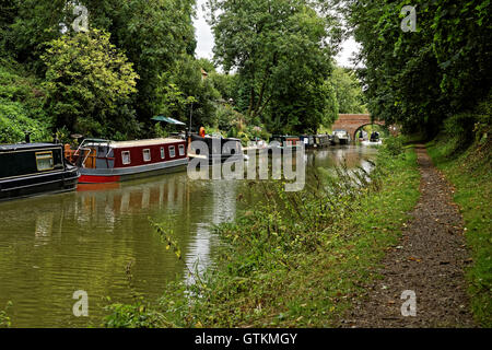 narrow and wide beam boats moored by towpath Stock Photo