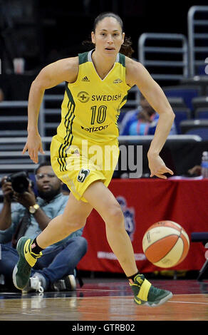 Washington, DC, USA. 9th Sep, 2016. 20160909 - Seattle Storm guard SUE BIRD (10) dribbles up court against the Washington Mystics in the first half at the Verizon Center in Washington. © Chuck Myers/ZUMA Wire/Alamy Live News Stock Photo