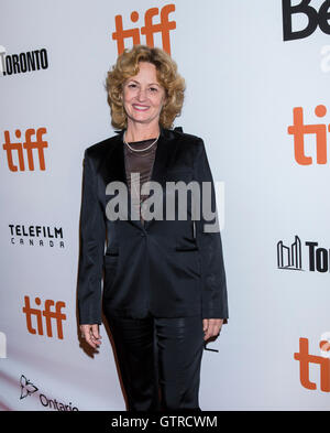 Toronto, Canada. 9th Sep, 2016. Actress Melissa Leo poses for photos before the world premiere of the film 'Snowden' at Roy Thomson Hall during the 41st Toronto International Film Festival in Toronto, Canada, Sept. 9, 2016. Credit:  Zou Zheng/Xinhua/Alamy Live News Stock Photo