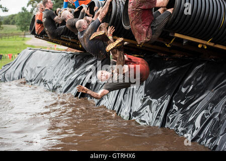 Cheshire, UK 10th September 2016. Competitor spills out into the water at Tough Mudder North West 2016 10/09/2016  Credit:  Gary Mather/Alamy Live News Stock Photo