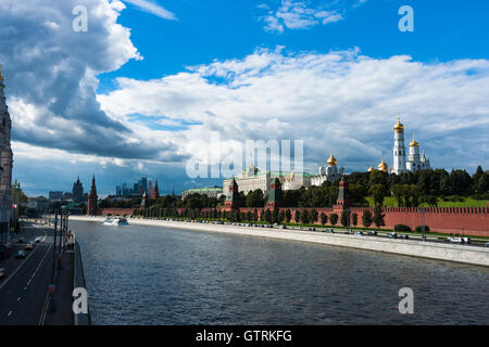 Moscow, Russia. Saturday, September 10, 2016. Annual two-day festival The City Day is under way in Moscow, Russia. People can take a tour down the Moscow-river on board the leisure boat or walk along renovated Kremlin or Sophia embankments. Credit:  Alex's Pictures/Alamy Live News Stock Photo