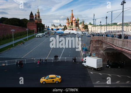 Moscow, Russia. Saturday, September 10, 2016. Annual two-day festival The City Day is under way in Moscow, Russia. People can take a tour down the Moscow-river on board the leisure boat or walk along renovated Kremlin or Sophia embankments. Red Square is still closed for visitors because of preparations for the evening performance of the military bands. It will open in a few hours. Credit:  Alex's Pictures/Alamy Live News Stock Photo