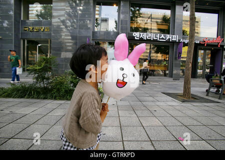 Seoul, South Korea. 11th Sep, 2016. A children holds cotton candy in the shape of a rabbit. © Min Won-Ki/ZUMA Wire/Alamy Live News Stock Photo