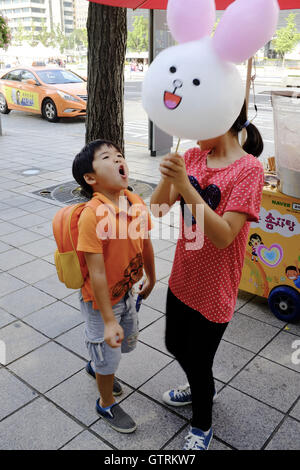 Seoul, South Korea. 11th Sep, 2016. Childrens play with cotton candy in the shape of a rabbit. © Min Won-Ki/ZUMA Wire/Alamy Live News Stock Photo