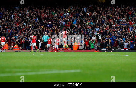 London, UK. 10th Sep, 2016. Players of Arsenal celebrate scoring during the 2016/2017 Premier League match between Arsenal and Southampton at the Emirates Stadium in London, Britain on Sept. 10, 2016. Arsenal won 2-1. © Han Yan/Xinhua/Alamy Live News Stock Photo