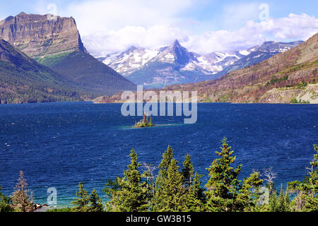 Wild Goose Island in St. Mary Lake, Glacier National Park, Montana. View from an overlook on Going-to-the-Sun road. Stock Photo