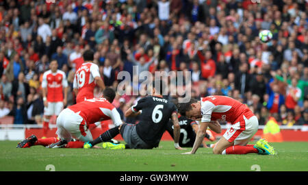 Arsenal's Olivier Giroud is fouled by Southampton's Jose Fonte which results in a penalty to Arsenal as Arsenal's Laurent Koscielny (right) lies injured during the Premier League match at The Emirates Stadium, London. Stock Photo